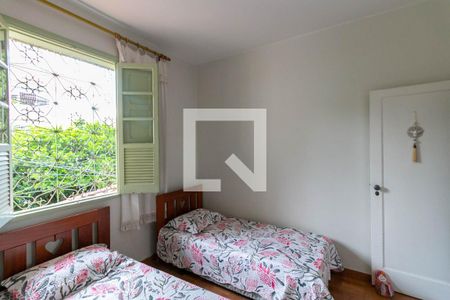 Casa à venda com 300m², 4 quartos e 2 vagas Casa à venda com 300m², 4 quartos e 2 vagasQuarto 1