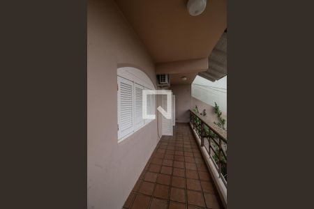 Casa à venda com 450m², 6 quartos e 5 vagas Casa à venda com 450m², 6 quartos e 5 vagasVaranda