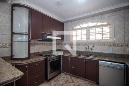 Casa à venda com 450m², 6 quartos e 5 vagas Casa à venda com 450m², 6 quartos e 5 vagasCozinha
