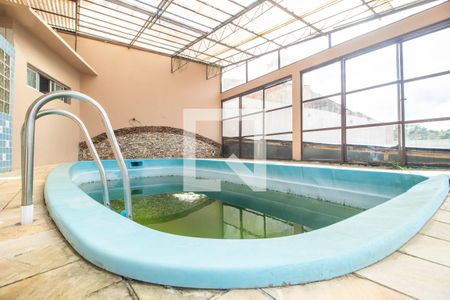 Casa à venda com 450m², 6 quartos e 5 vagas Casa à venda com 450m², 6 quartos e 5 vagasÁrea comum - Piscina