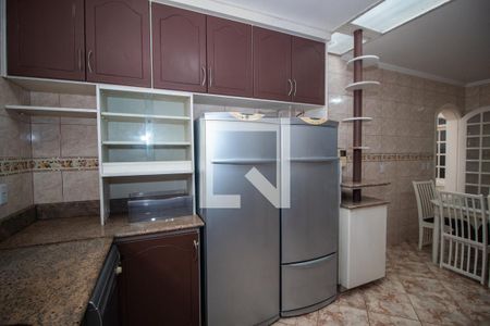 Casa à venda com 450m², 6 quartos e 5 vagas Casa à venda com 450m², 6 quartos e 5 vagasCozinha