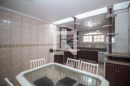 Casa à venda com 450m², 6 quartos e 5 vagas Casa à venda com 450m², 6 quartos e 5 vagasCozinha