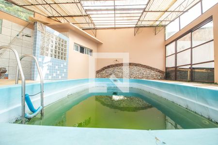 Casa à venda com 450m², 6 quartos e 5 vagas Casa à venda com 450m², 6 quartos e 5 vagasÁrea comum - Piscina