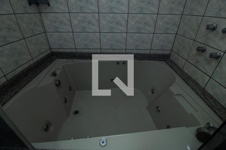 Casa à venda com 450m², 6 quartos e 5 vagas Casa à venda com 450m², 6 quartos e 5 vagasBanheiro da Suite