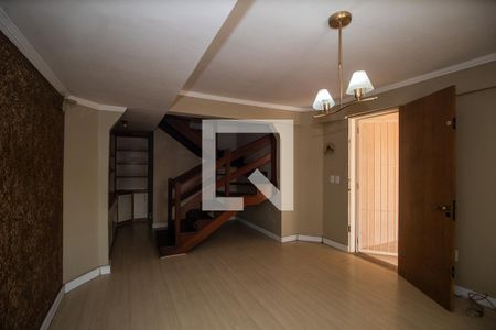 Casa à venda com 450m², 6 quartos e 5 vagas Casa à venda com 450m², 6 quartos e 5 vagasEdícula - Sala