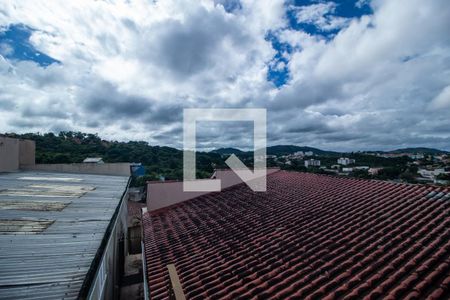 Casa à venda com 450m², 6 quartos e 5 vagas Casa à venda com 450m², 6 quartos e 5 vagasVista