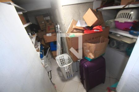 Casa de condomínio à venda com 250m², 3 quartos e 4 vagasDepósito