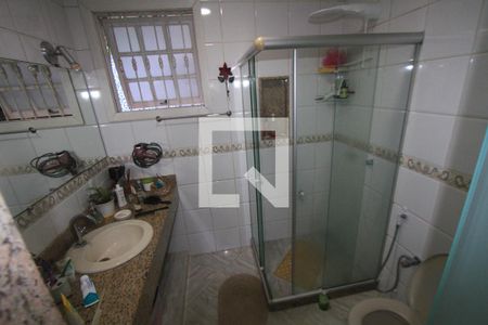 Casa de condomínio à venda com 250m², 3 quartos e 4 vagasBanheiro da Suite