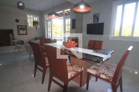 Casa de condomínio à venda com 250m², 3 quartos e 4 vagasSala de jantar