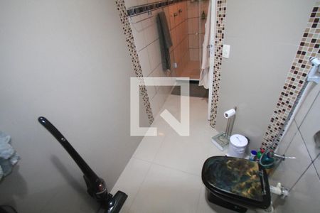 Casa de condomínio à venda com 250m², 3 quartos e 4 vagasBanheiro Social