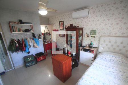 Casa de condomínio à venda com 250m², 3 quartos e 4 vagasQuarto2