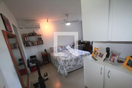 Casa de condomínio à venda com 250m², 3 quartos e 4 vagasSuite