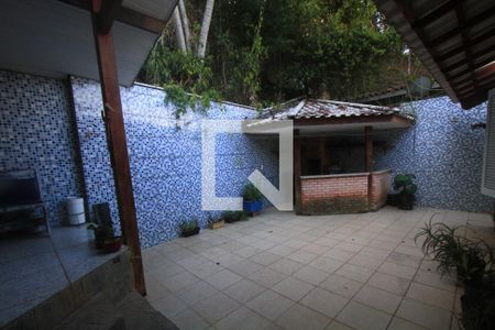 Casa de condomínio à venda com 250m², 3 quartos e 4 vagasChurraqueira