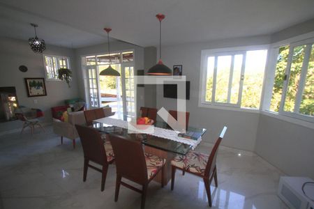 Casa de condomínio à venda com 250m², 3 quartos e 4 vagasSala de jantar