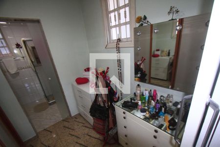 Casa de condomínio à venda com 250m², 3 quartos e 4 vagasCloset da suíte