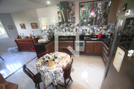 Casa de condomínio à venda com 250m², 3 quartos e 4 vagasCozinha