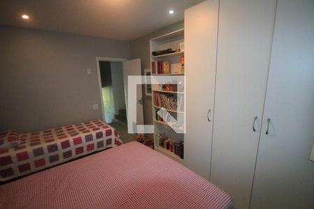 Casa de condomínio à venda com 250m², 3 quartos e 4 vagasQuarto