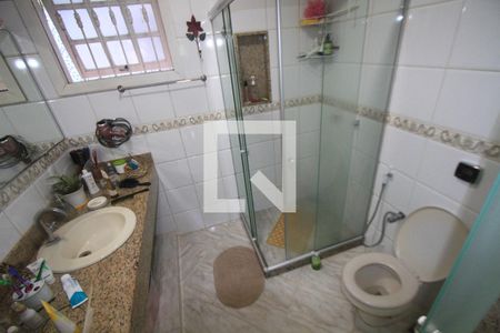 Casa de condomínio à venda com 250m², 3 quartos e 4 vagasBanheiro da Suite