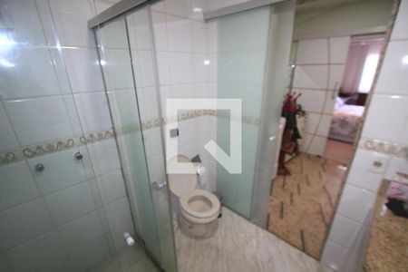 Casa de condomínio à venda com 250m², 3 quartos e 4 vagasBanheiro da Suite