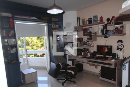 Casa de condomínio à venda com 250m², 3 quartos e 4 vagasEstúdio