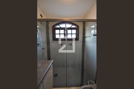 Casa à venda com 650m², 5 quartos e 8 vagasBanheiro da Suíte de Hospedes