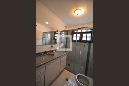 Casa à venda com 650m², 5 quartos e 8 vagasBanheiro da Suíte de Hospedes