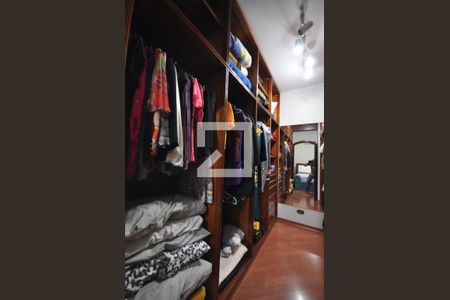 Casa à venda com 650m², 5 quartos e 8 vagasCloset