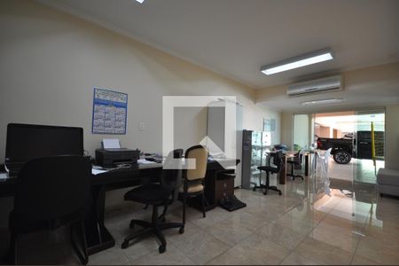 Casa à venda com 650m², 5 quartos e 8 vagasEscritório