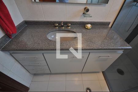 Casa à venda com 650m², 5 quartos e 8 vagasBanheiro da Suíte de Hospedes