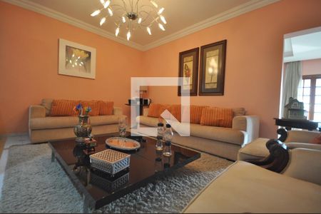 Casa à venda com 650m², 5 quartos e 8 vagasSala de Estar