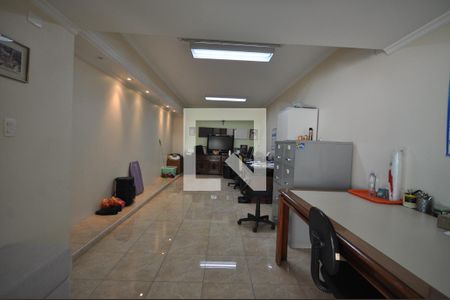 Casa à venda com 650m², 5 quartos e 8 vagasEscritório