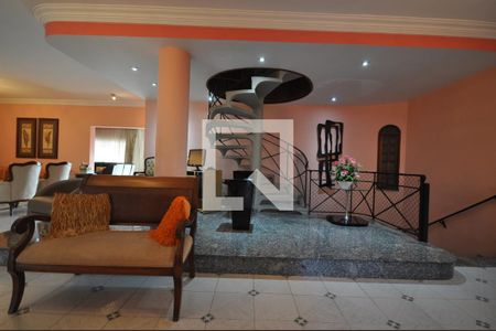 Casa à venda com 650m², 5 quartos e 8 vagasHall social