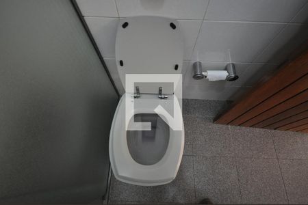 Casa à venda com 650m², 5 quartos e 8 vagasBanheiro de serviço