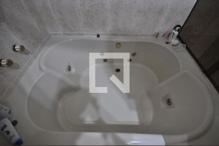 Casa à venda com 650m², 5 quartos e 8 vagasBanheiro da Suite Master