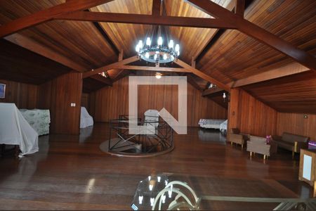 Casa à venda com 650m², 5 quartos e 8 vagasLounge