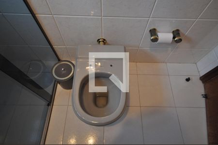 Casa à venda com 650m², 5 quartos e 8 vagasBanheiro da Suíte de Hospedes