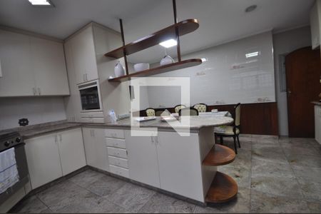 Casa à venda com 650m², 5 quartos e 8 vagasCozinha