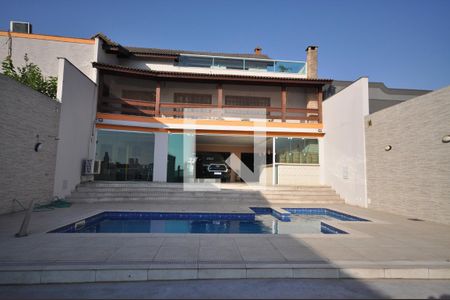 Casa à venda com 650m², 5 quartos e 8 vagasPiscina