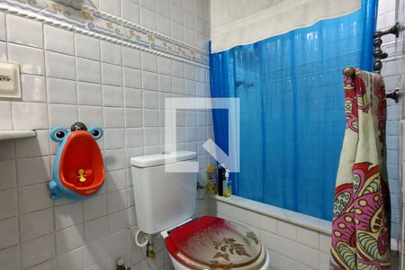 Casa de condomínio à venda com 194m², 5 quartos e 1 vaga Casa de condomínio à venda com 194m², 5 quartos e 1 vagaBanheiro da Suíte 2