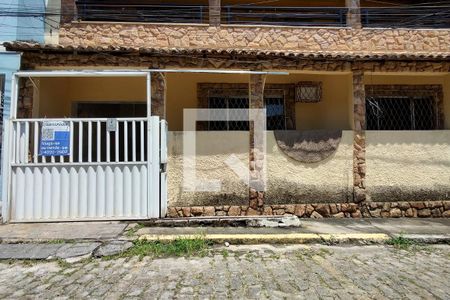 Casa de condomínio à venda com 194m², 5 quartos e 1 vaga Casa de condomínio à venda com 194m², 5 quartos e 1 vagaFachada