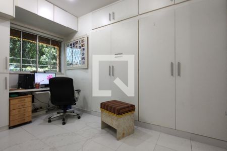 Casa de condomínio à venda com 194m², 5 quartos e 1 vaga Casa de condomínio à venda com 194m², 5 quartos e 1 vagaQuarto 4 - Suíte