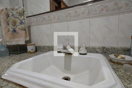 Casa de condomínio à venda com 194m², 5 quartos e 1 vaga Casa de condomínio à venda com 194m², 5 quartos e 1 vagaBanheiro da Suíte 2