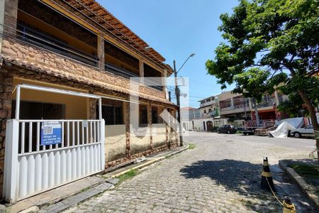 Casa de condomínio à venda com 194m², 5 quartos e 1 vaga Casa de condomínio à venda com 194m², 5 quartos e 1 vagaFachada