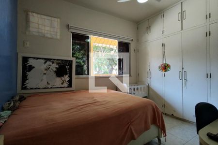 Casa de condomínio à venda com 194m², 5 quartos e 1 vaga Casa de condomínio à venda com 194m², 5 quartos e 1 vagaQuarto 2 - Suíte