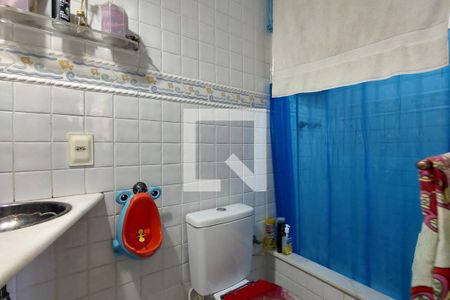 Casa de condomínio à venda com 194m², 5 quartos e 1 vaga Casa de condomínio à venda com 194m², 5 quartos e 1 vagaBanheiro da Suíte 2