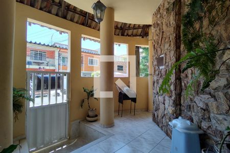 Casa de condomínio à venda com 194m², 5 quartos e 1 vaga Casa de condomínio à venda com 194m², 5 quartos e 1 vagaVaranda