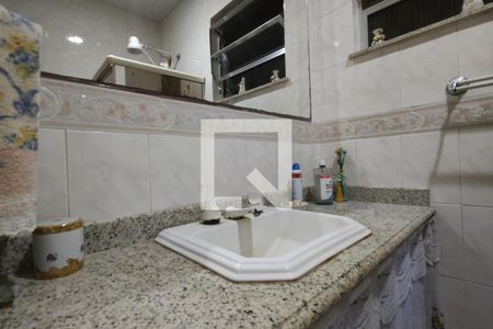Casa de condomínio à venda com 194m², 5 quartos e 1 vaga Casa de condomínio à venda com 194m², 5 quartos e 1 vagaBanheiro da Suíte 2