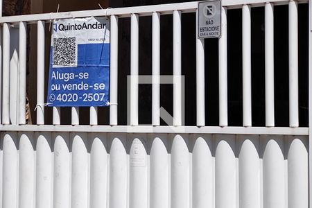 Casa de condomínio à venda com 194m², 5 quartos e 1 vaga Casa de condomínio à venda com 194m², 5 quartos e 1 vagaFachada