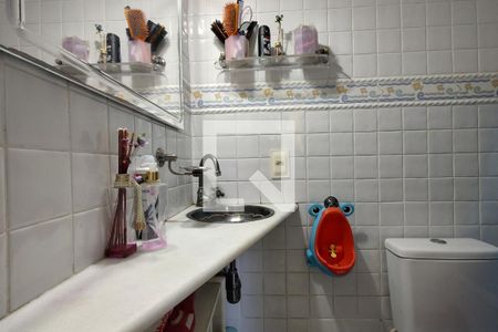 Casa de condomínio à venda com 194m², 5 quartos e 1 vaga Casa de condomínio à venda com 194m², 5 quartos e 1 vagaBanheiro da Suíte 2