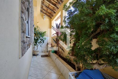 Casa de condomínio à venda com 194m², 5 quartos e 1 vaga Casa de condomínio à venda com 194m², 5 quartos e 1 vagaVaranda